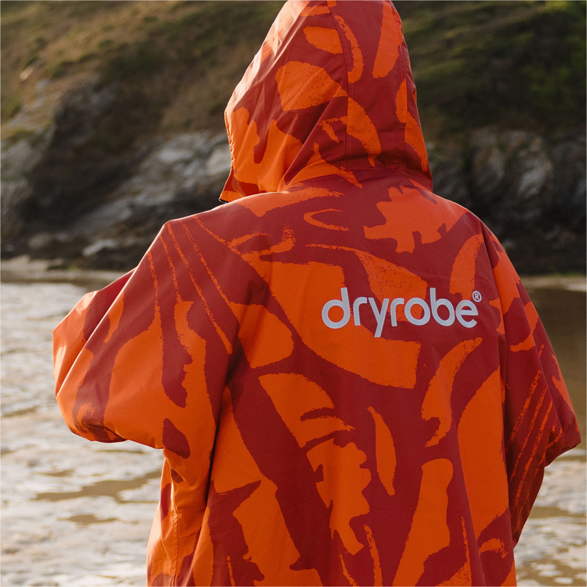 2026 Dryrobe Advance Long Sleeve Changing Robe DALSV3 - Mosaic Palm